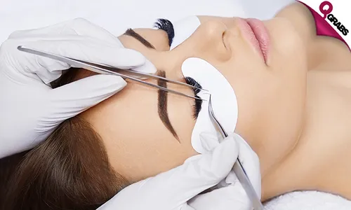 Lash Extensions for a Confident Gaze!